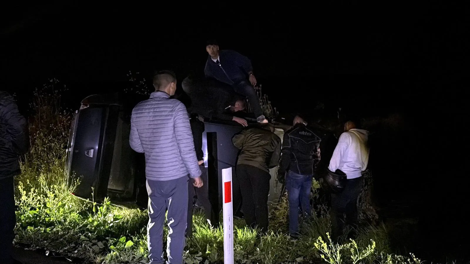 Çorlu'da takla atan otomobilden yara almadan kurtuldular