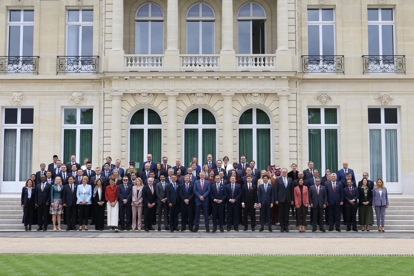 Bakan Bolat Paris'te küresel ticaretin kurallarını konuştu
