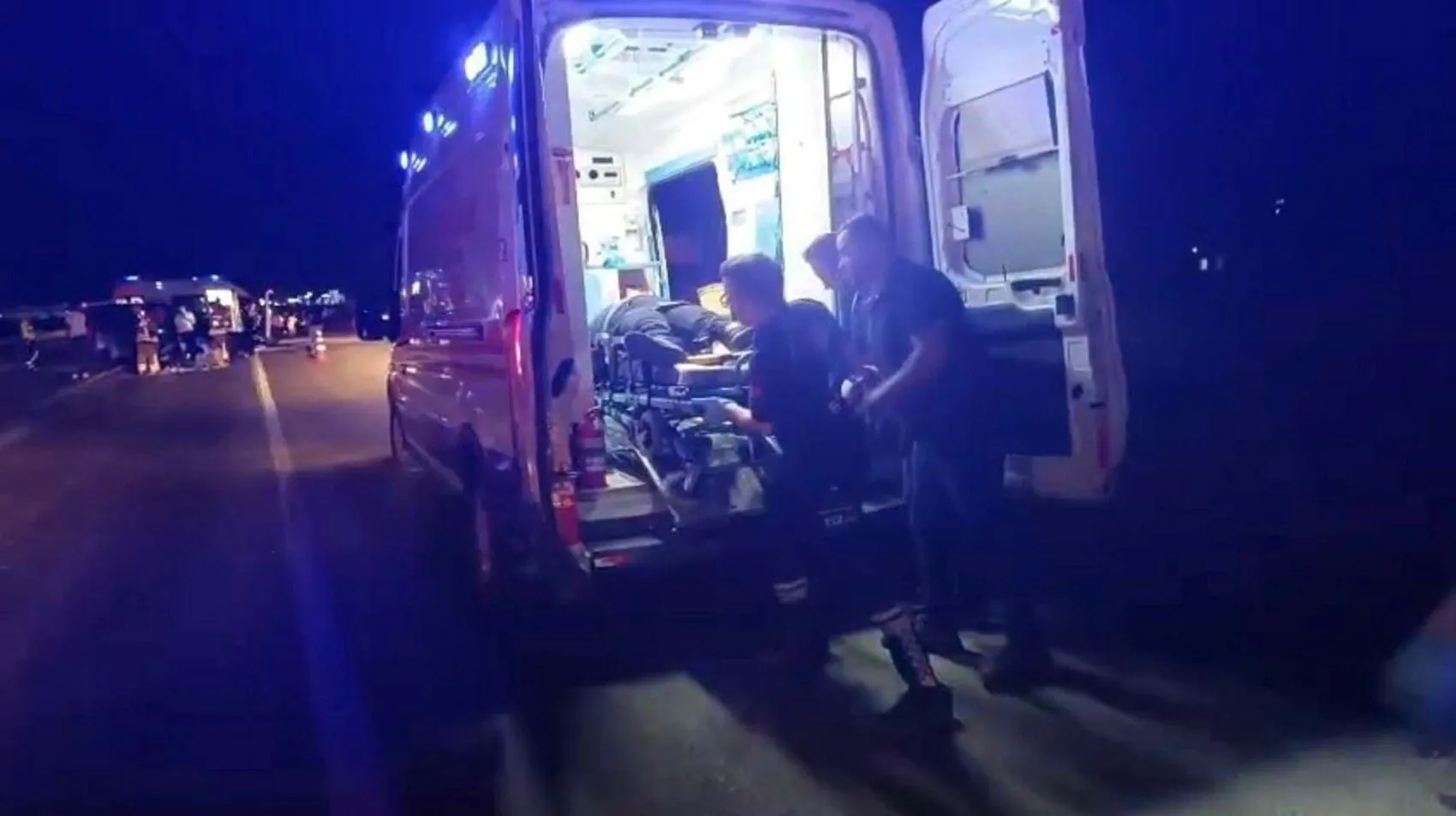 Manisa'da gece yarısı traktör kazası 4 kişi hastanelik oldu