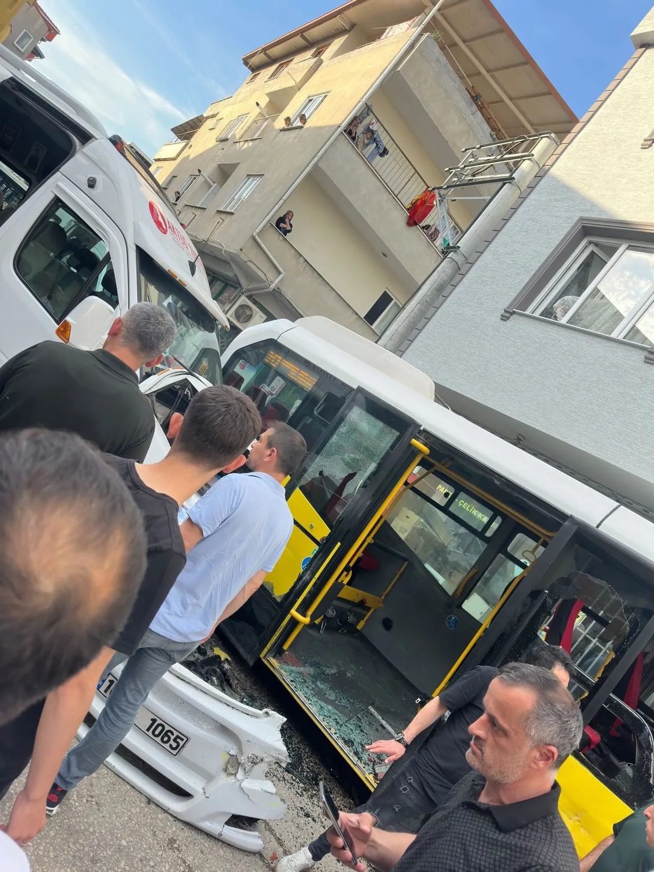Bursa'da akşam saatlerinde trafik kazası 5 yaralı var
