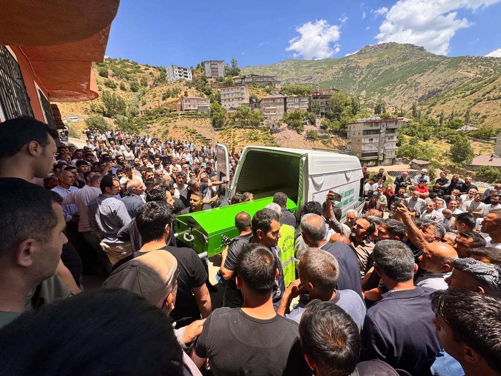 Şemdinli'de uzman çavuş dehşeti 4 kişiyi öldürüp intihara kalkıştı
