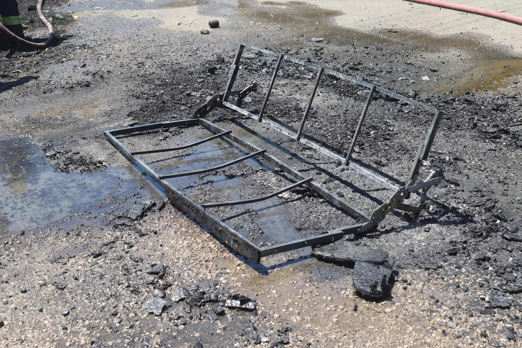 Antalya'da iki kilo demir uğruna mahalle yanıyordu