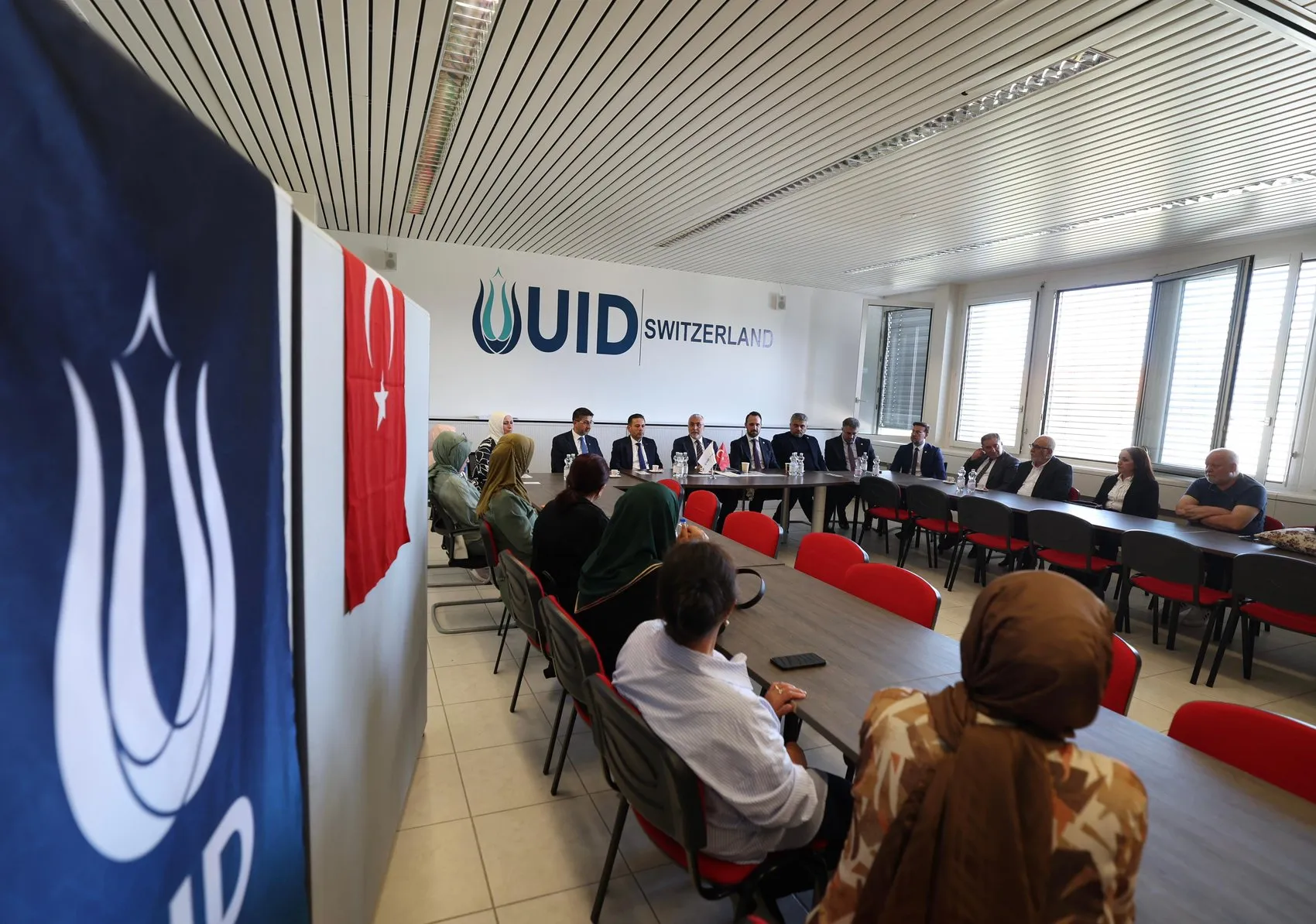 Bakan Işıkhan İsviçre'deki Türklerle buluştu Yeni yasal düzenleme geliyor
