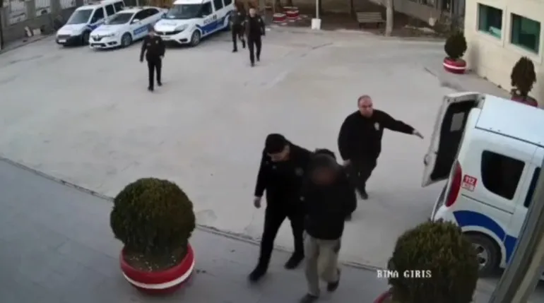 Köylüsünü öldürüp büyü yaptığını iddia etti