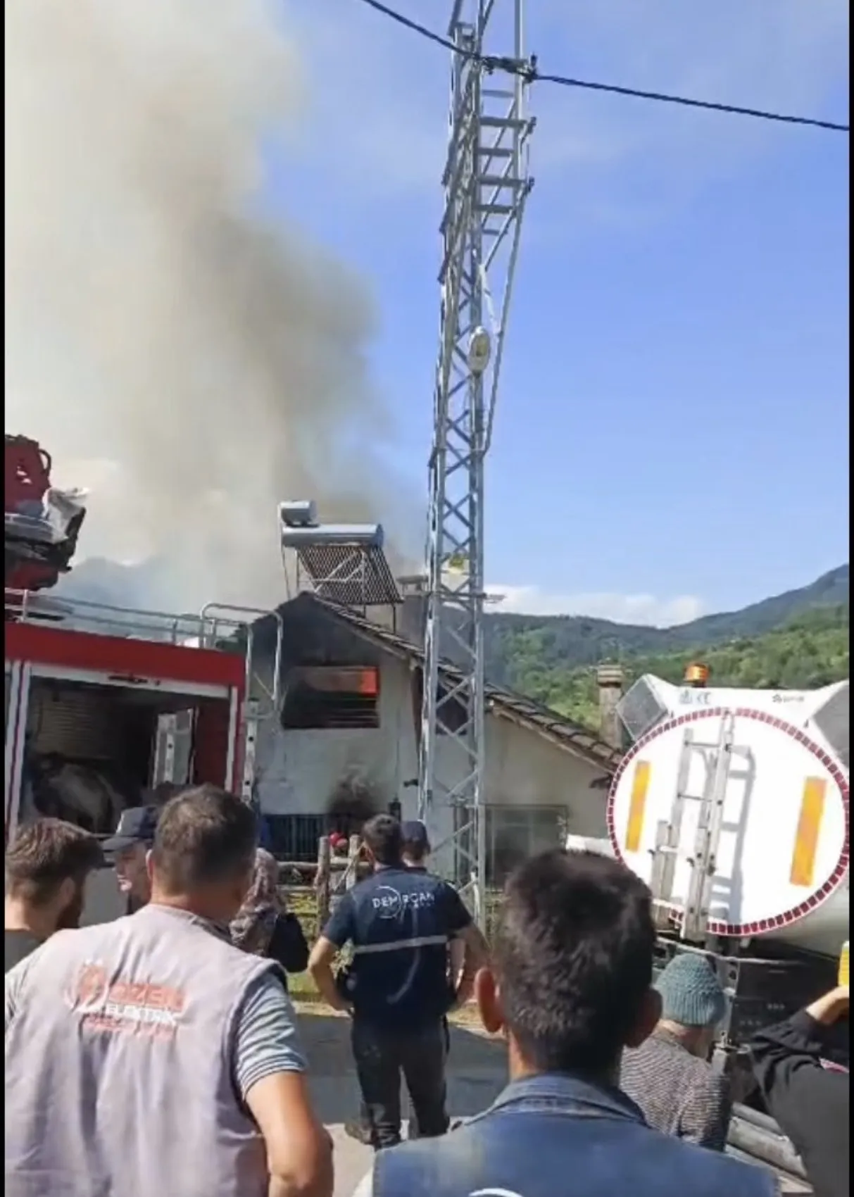 Bartın'da çıkan yangın bir aileyi evsiz bıraktı