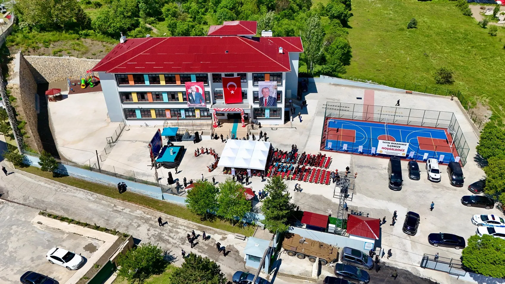 Bakan Tekin eğitim yatırımlarını devrim olarak nitelendirdi