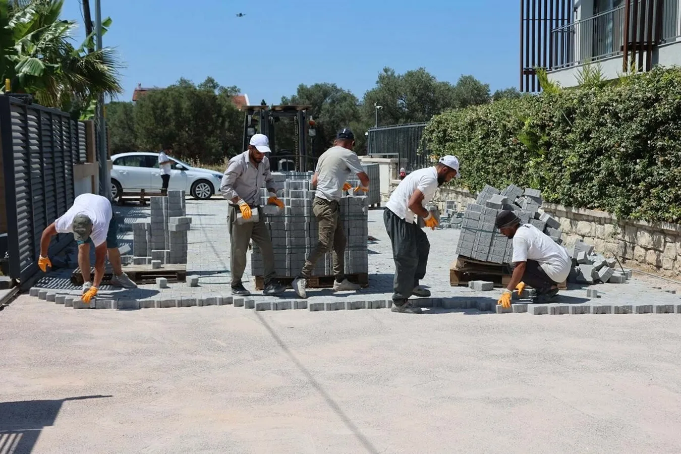 Urla’nın yolları için 186 milyon liralık asfalt ve parke seferberliği