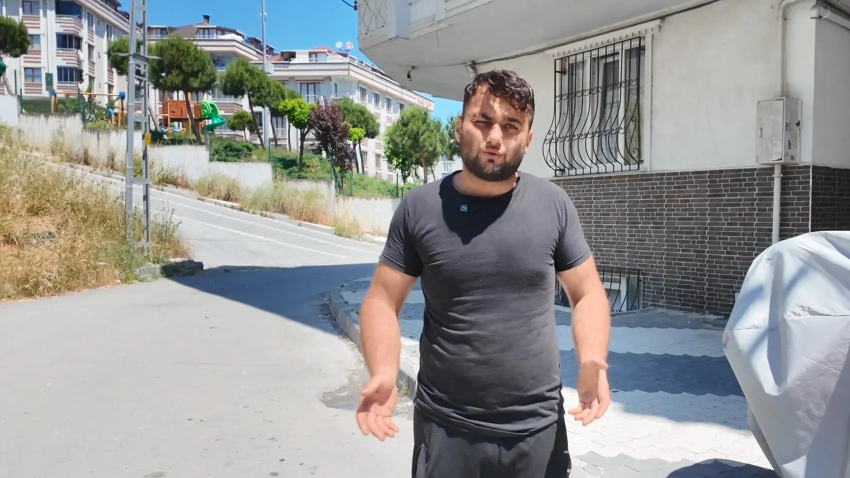 Arnavutköy’de park halindeki minibüs 90 saniyede çalındı