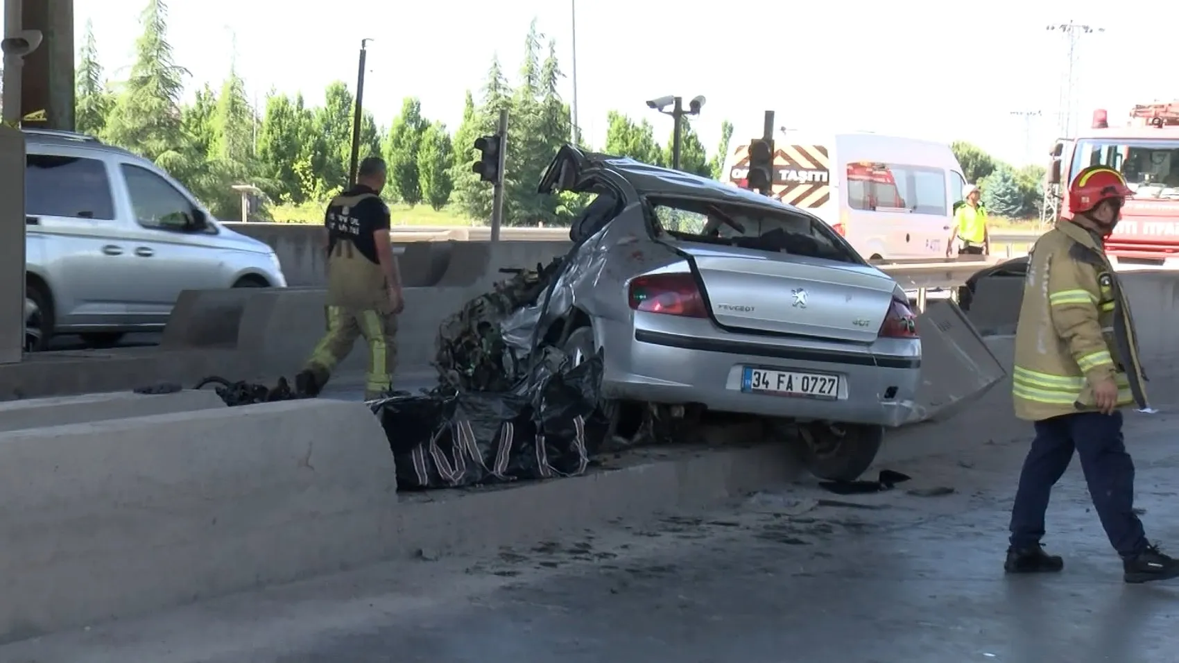 Tuzla’da gişelerde feci kaza 29 yaşındaki sürücü hayatını kaybetti