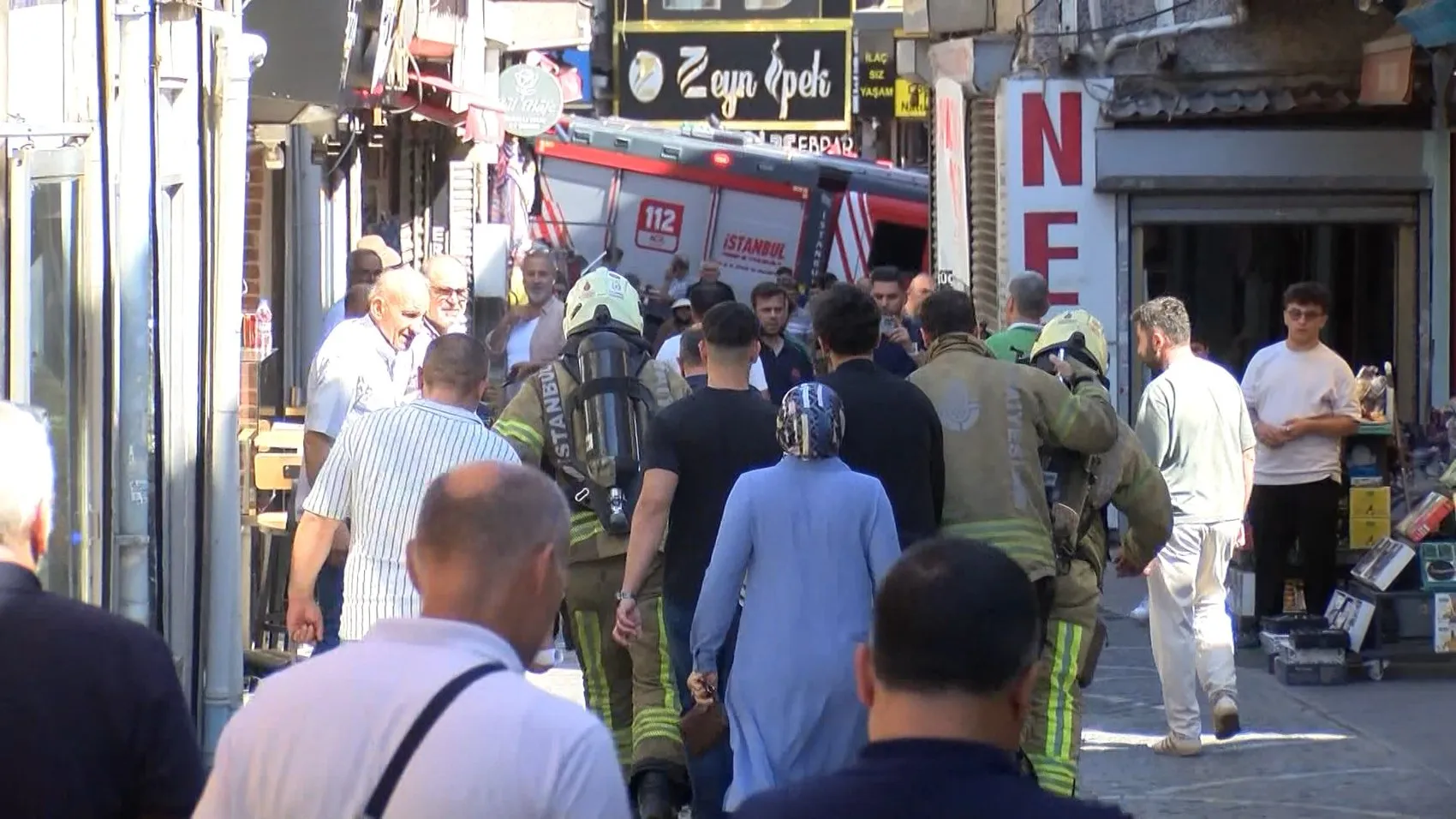 Fatih’teki tekstil deposunda korkutan yangın