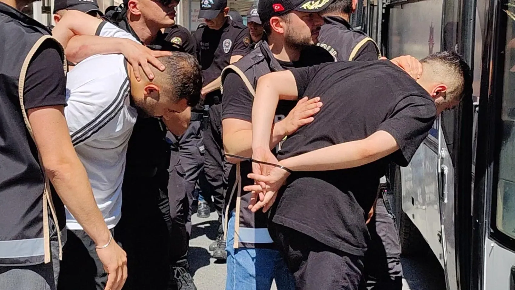 Barış Boyun çetesine dev operasyon 45 kişi adliyeye çıkarıldı
