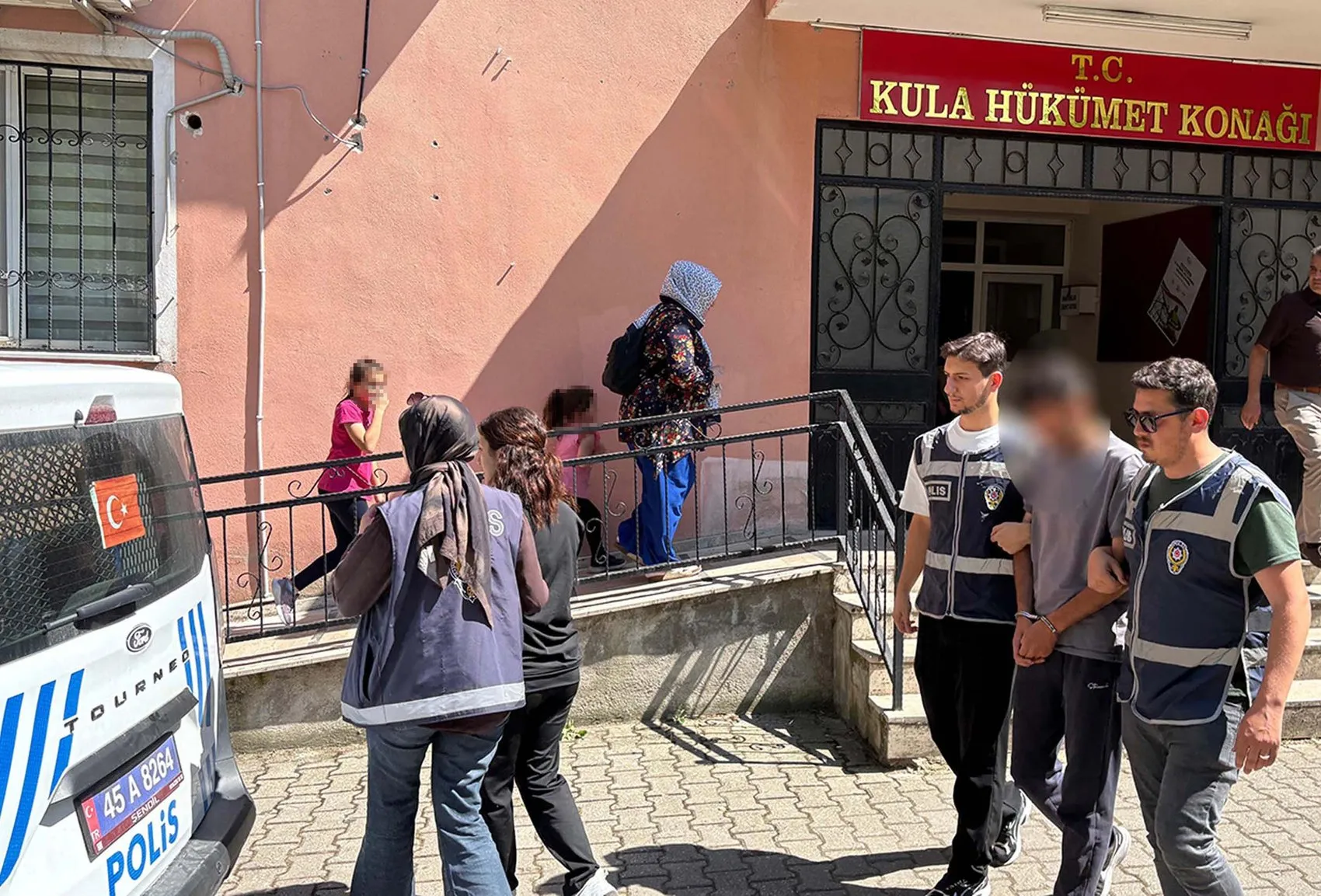 Manisa Kula’da A4 kağıdına emdirilmiş uyuşturucu operasyonu