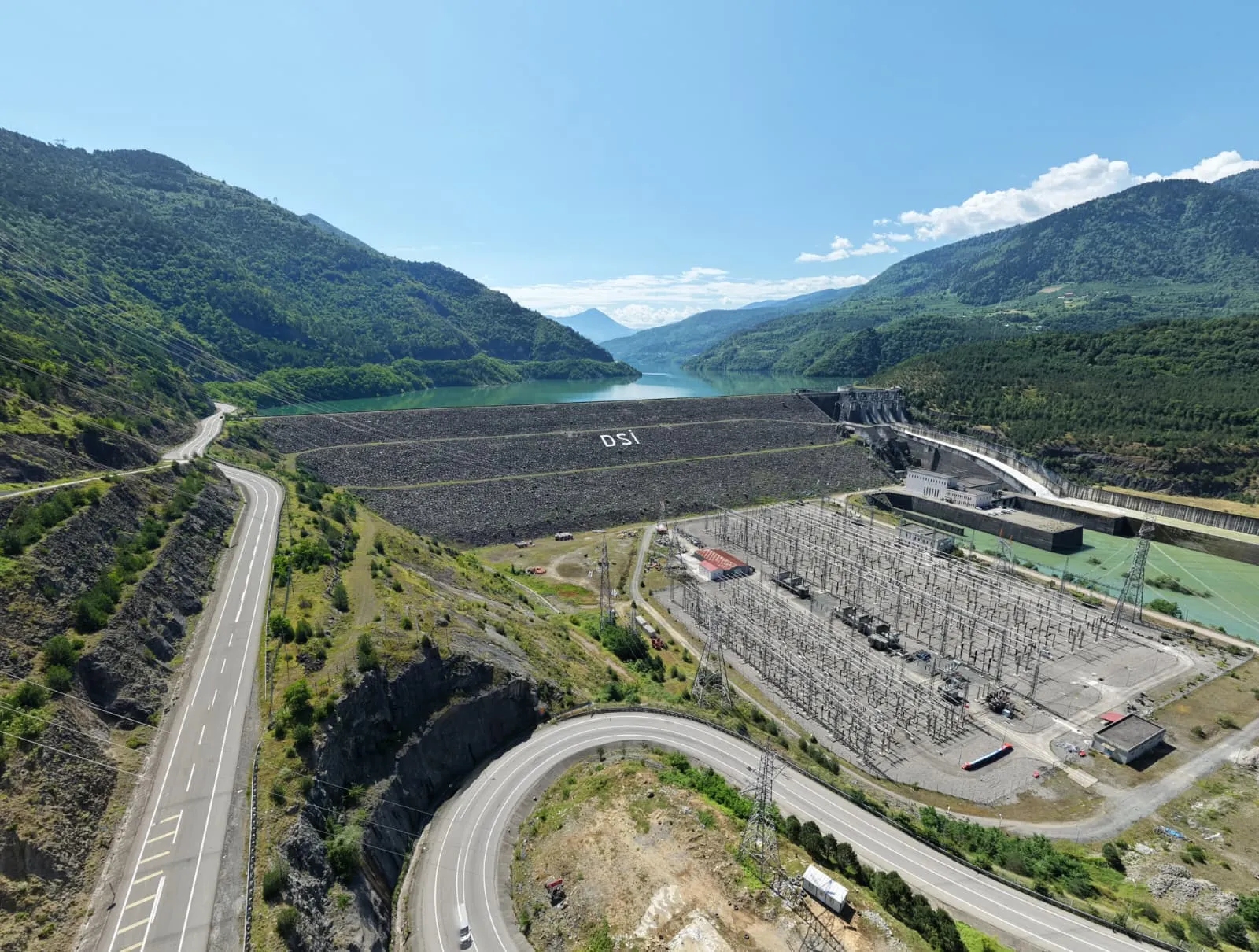 Artvin’de barajlar doldu taştı Su tahliyesi başladı