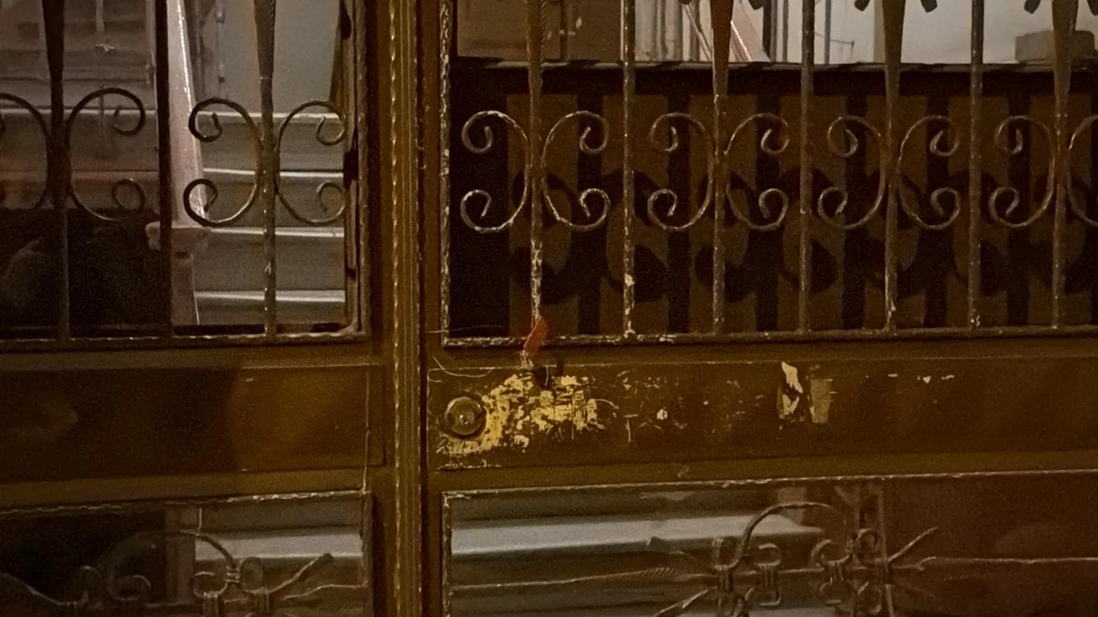 Beyoğlu’nda gece yarısı korkutan bina tahliyesi