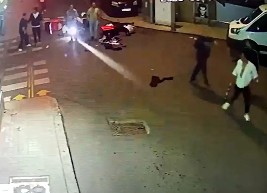 Çorlu'da gece yarısı sokak kavgası kamerada