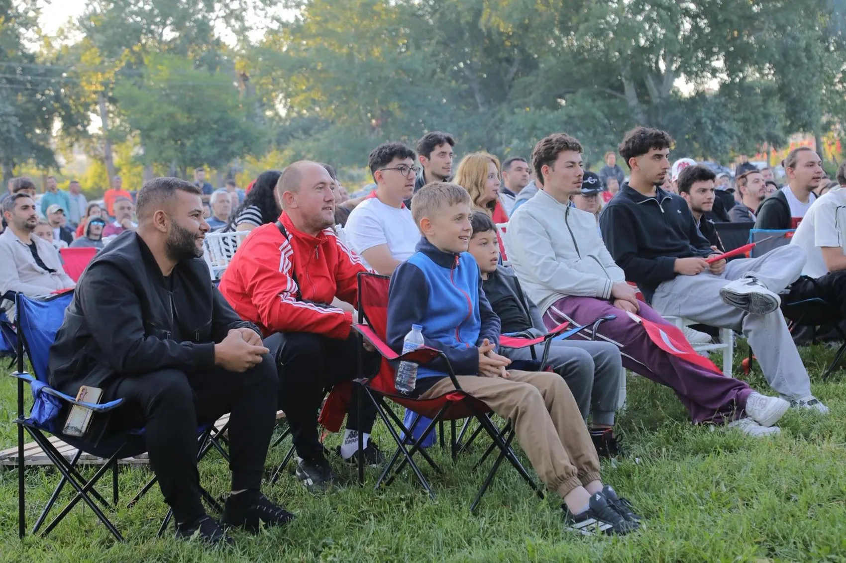 Edirne Sarayiçi'nde dev ekran milli maç buluşması