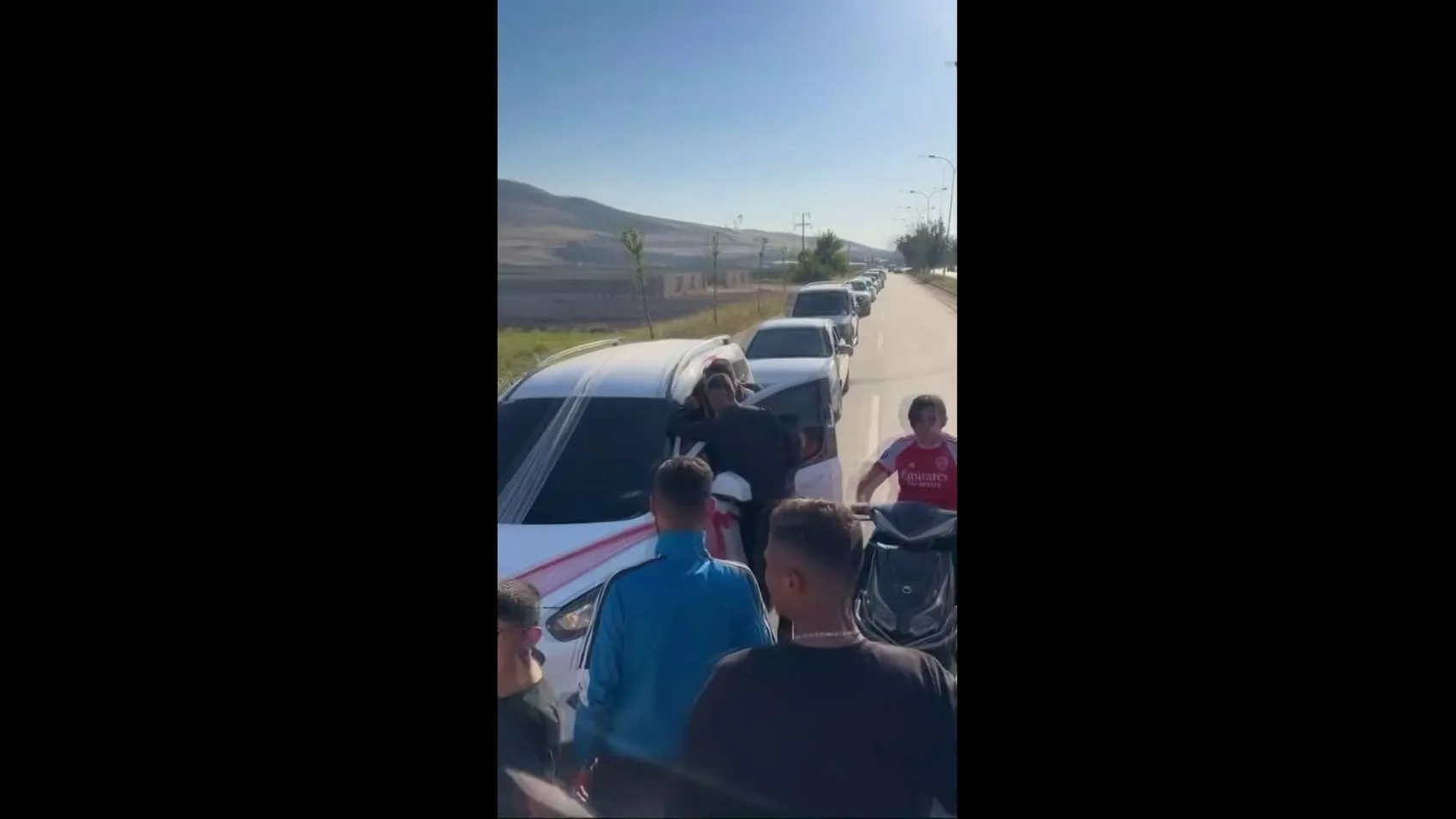 Hatay'da düğün konvoyuna eşekli engel