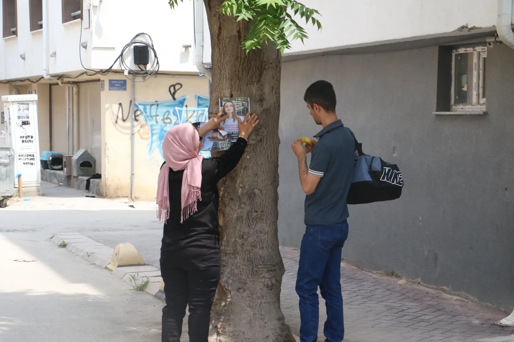 Eskişehir sokaklarında bir anne kızını arıyor
