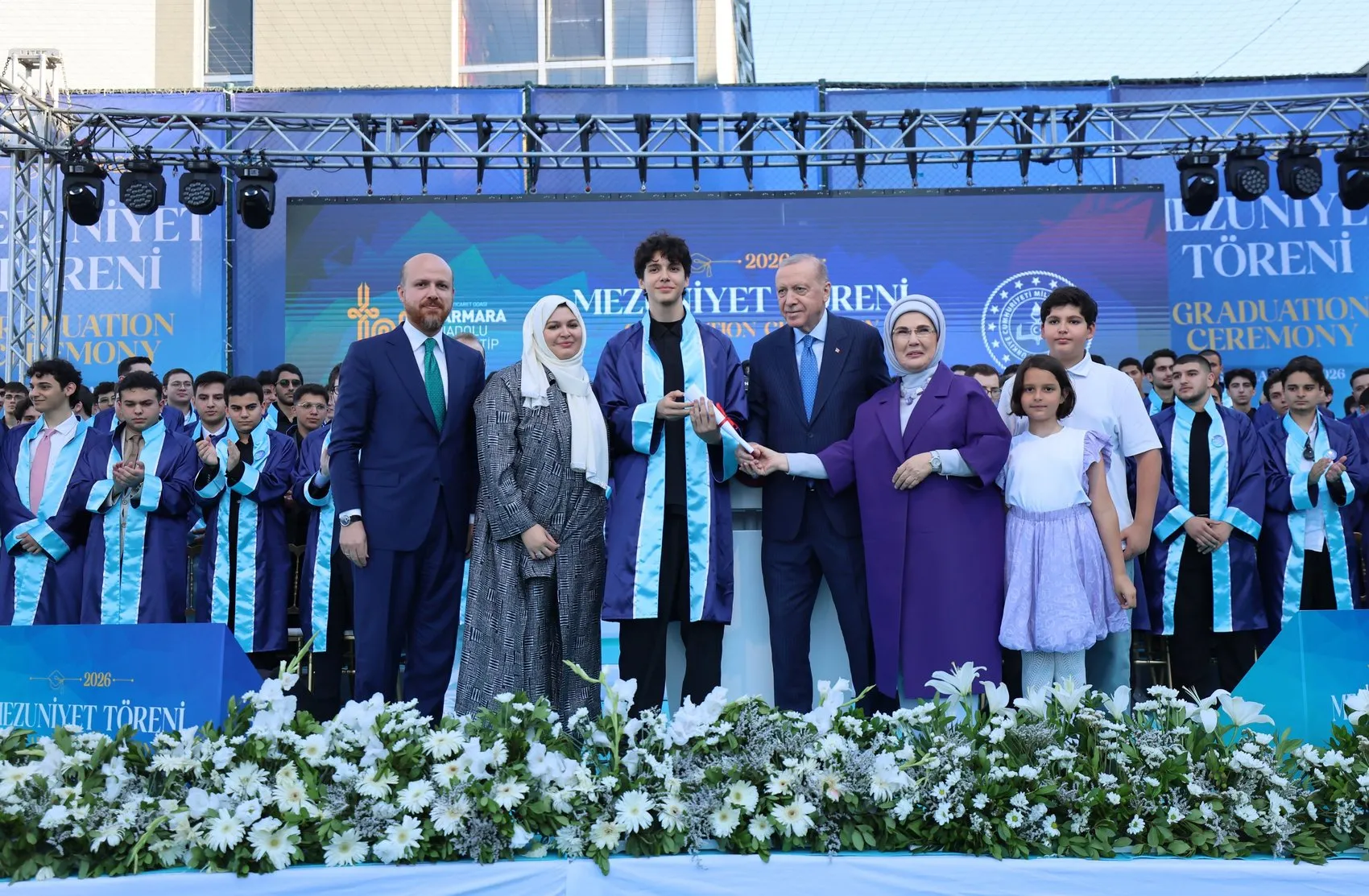 Erdoğan torununun mezuniyet sevincine ortak oldu