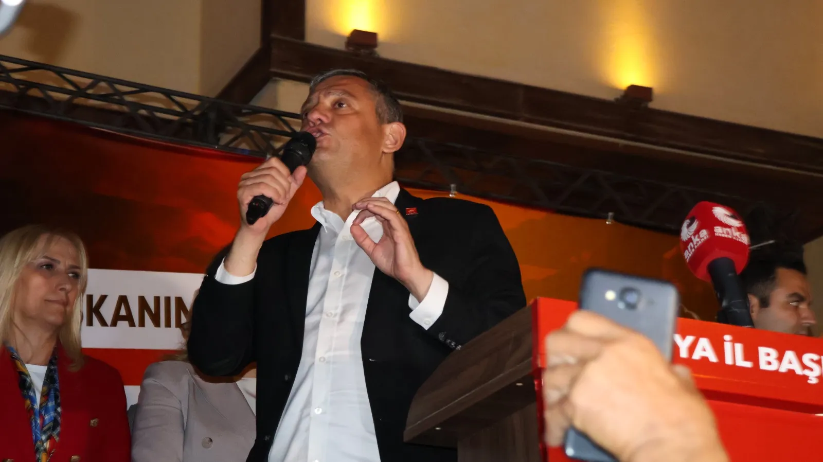 Özgür Özelden kumpas iddiası Boyun eğmeyeceğim