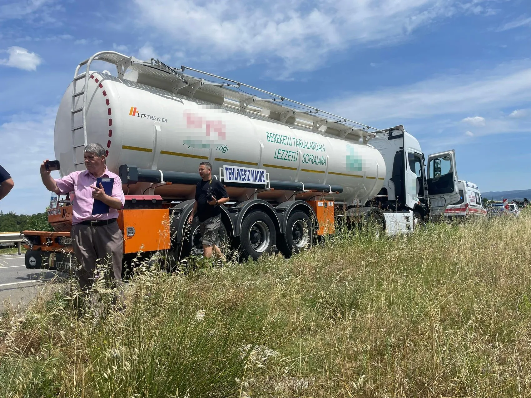 Keşan yolunda servis kazası 16 kişi hastaneye kaldırıldı
