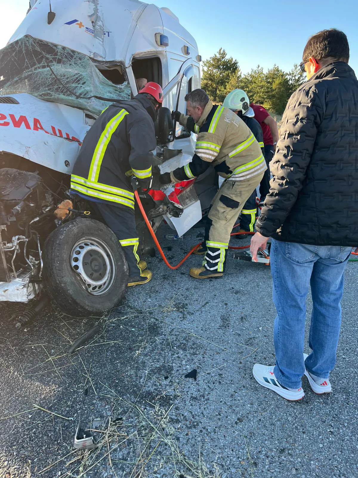 Kütahya yolunda ambulans kazası Bir can kaybı var