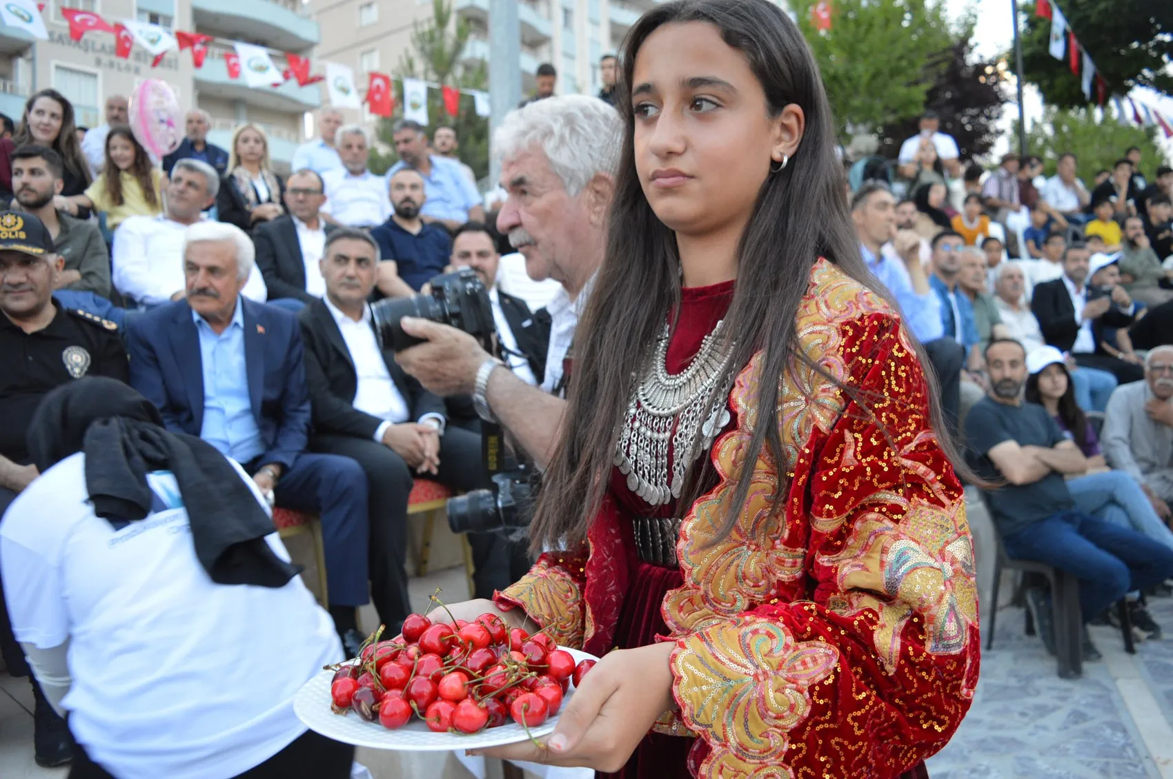 Mardin Yeşilli’de kiraz mevsimi büyük bir coşkuyla kutlanıyor