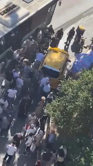 Bursa'da kontrolden çıkan taksi avukatı altına alarak sürükledi