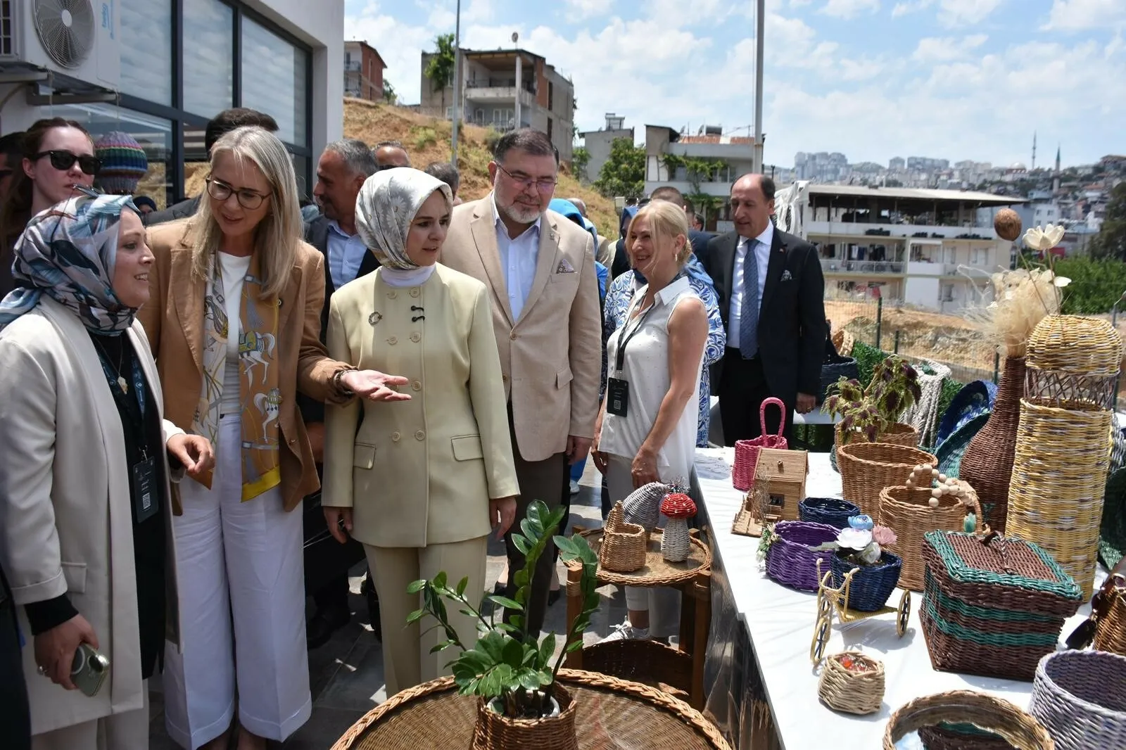 Bakan Göktaş İzmir’de kadın girişimcilerle buluştu