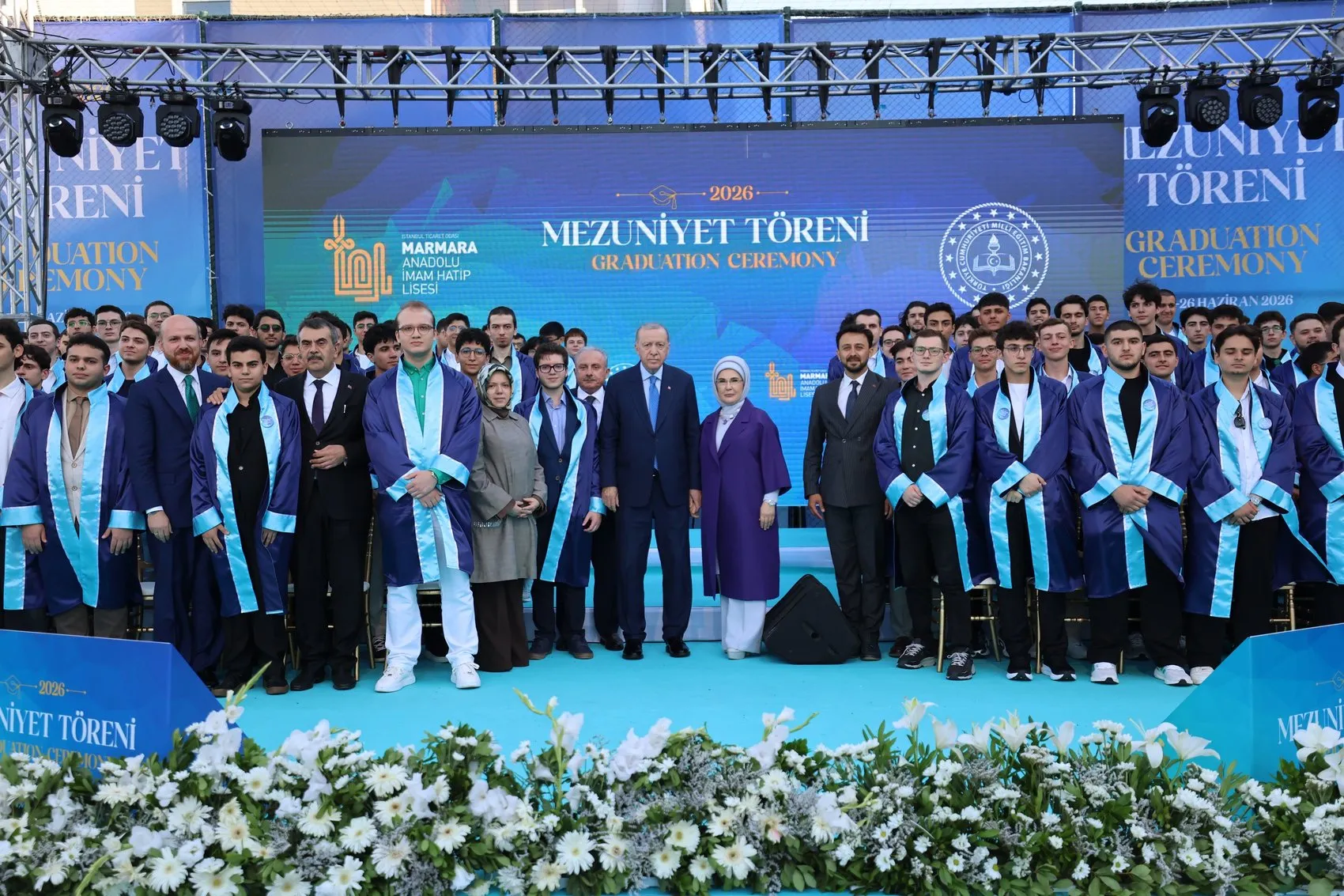 Erdoğan torununun mezuniyet sevincine ortak oldu