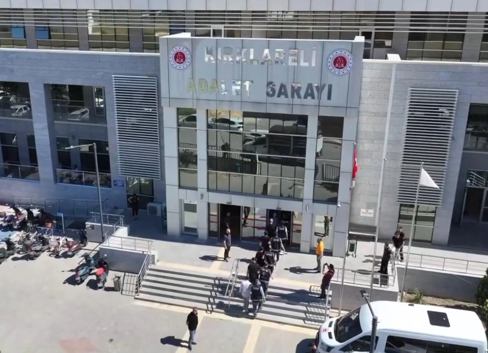 Sahte engelli raporuyla 100 milyon liralık vurgun yapan çete çökertildi