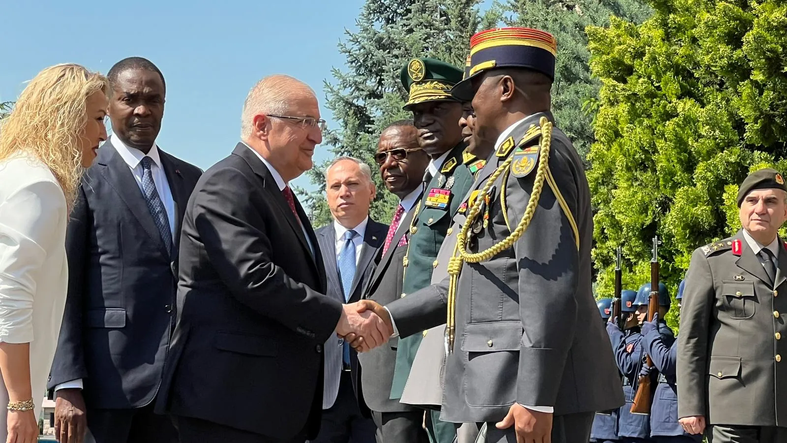 Ankara'da Kamerun ile savunma iş birliği trafiği