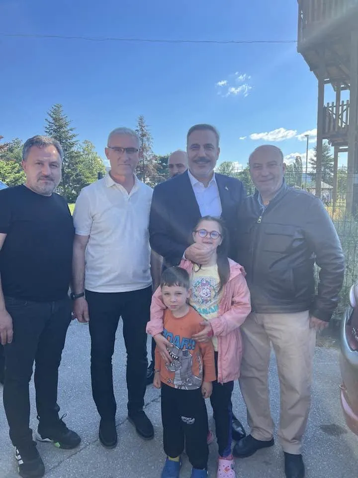 Bakan Fidan ve Ömer Çelik Bolu’da mola verdi