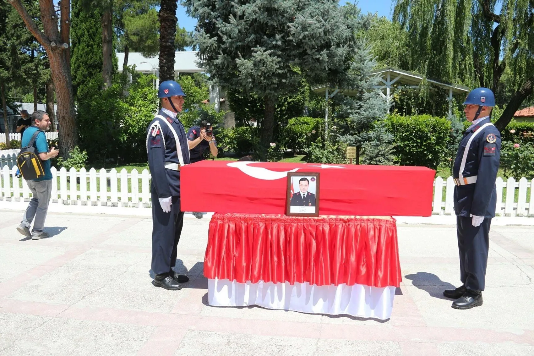 Manisa’da acı veda Uzman çavuş son yolculuğuna uğurlandı