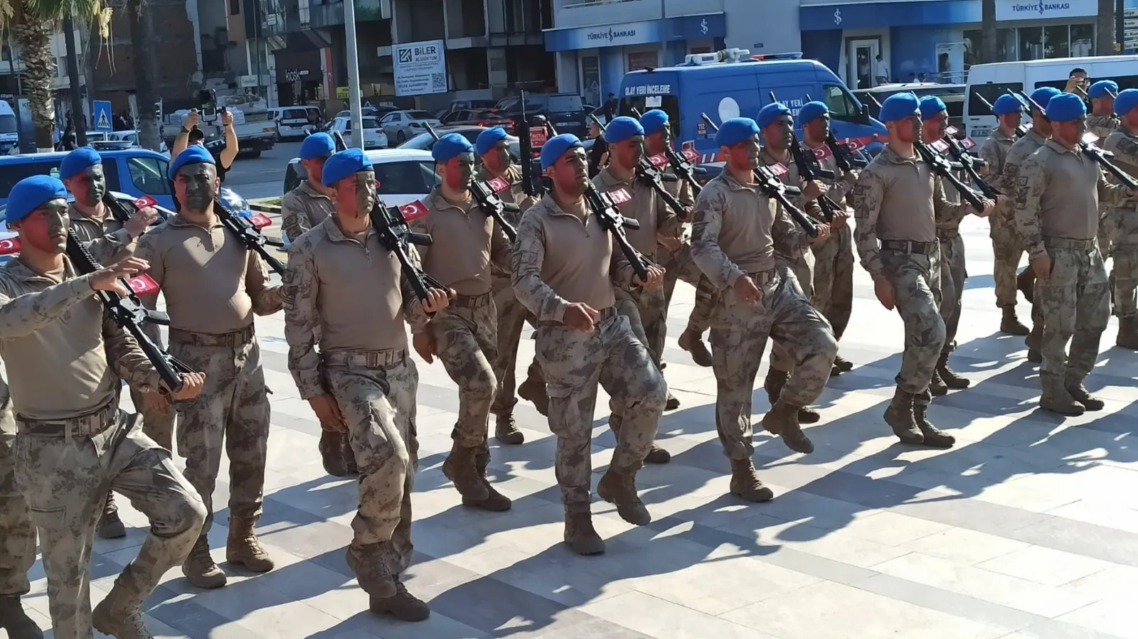 İskenderun’da jandarma komandolarından nefes kesen gösteri