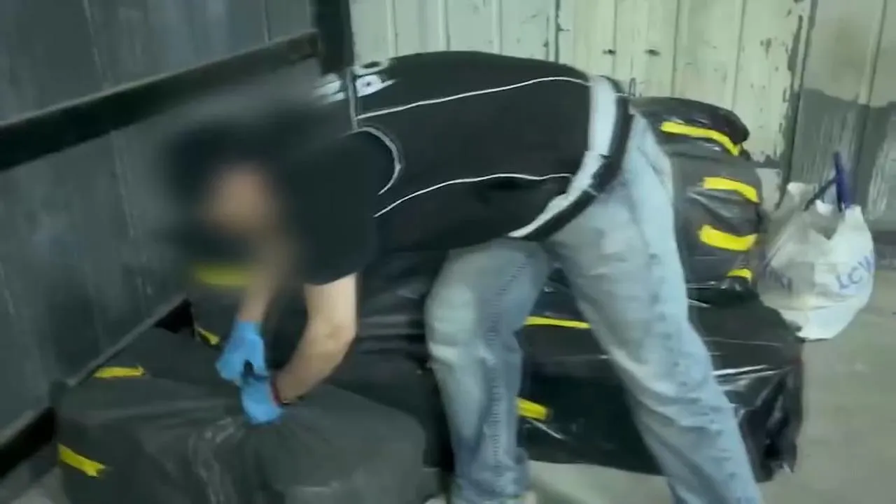 Arnavutköydeki depoya büyük narkotik baskını