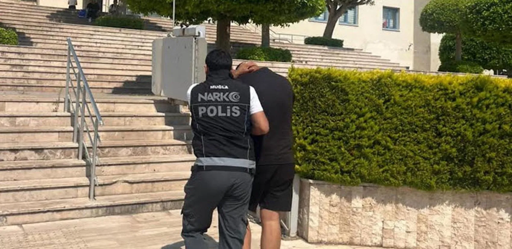 Marmaris merkezli operasyonda uyuşturucu tacirleri yakalandı