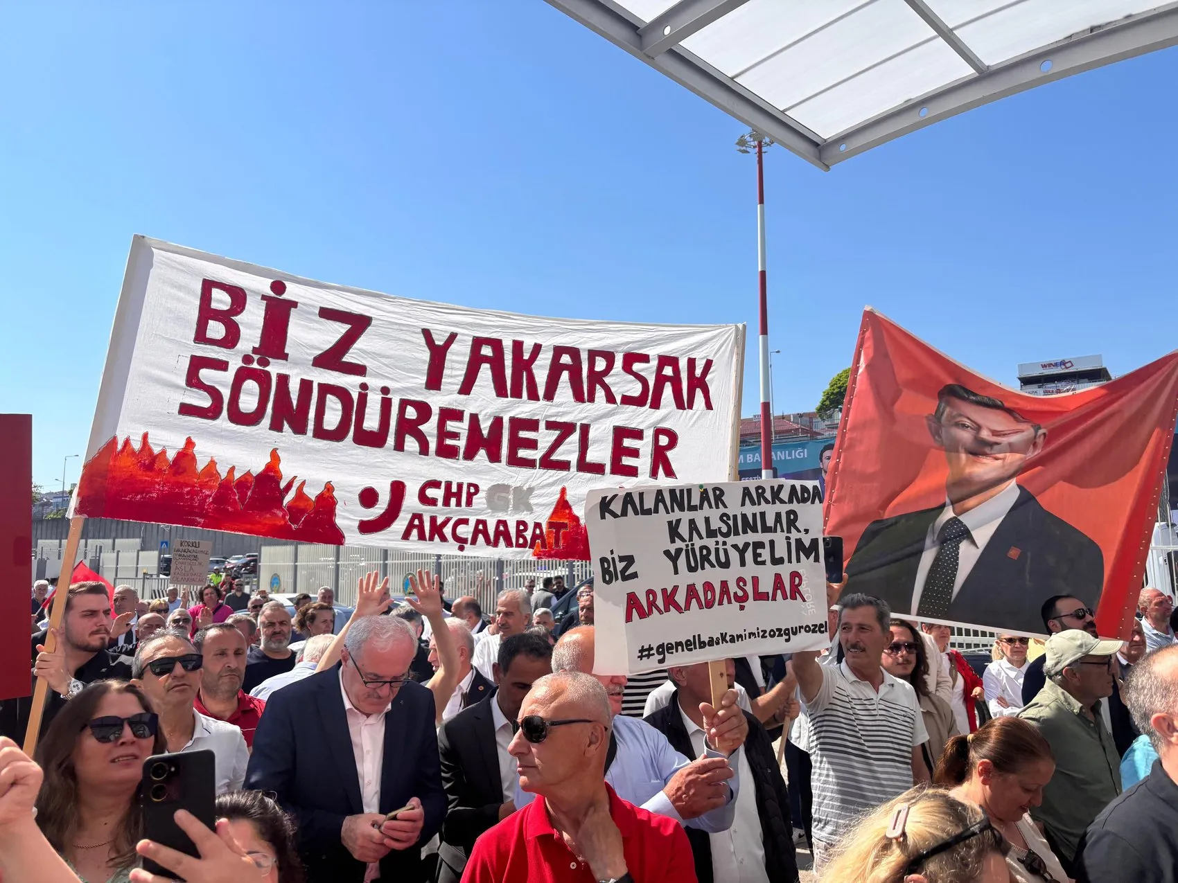 Özgür Özel Trabzon’da iktidar yürüyüşünü başlattı
