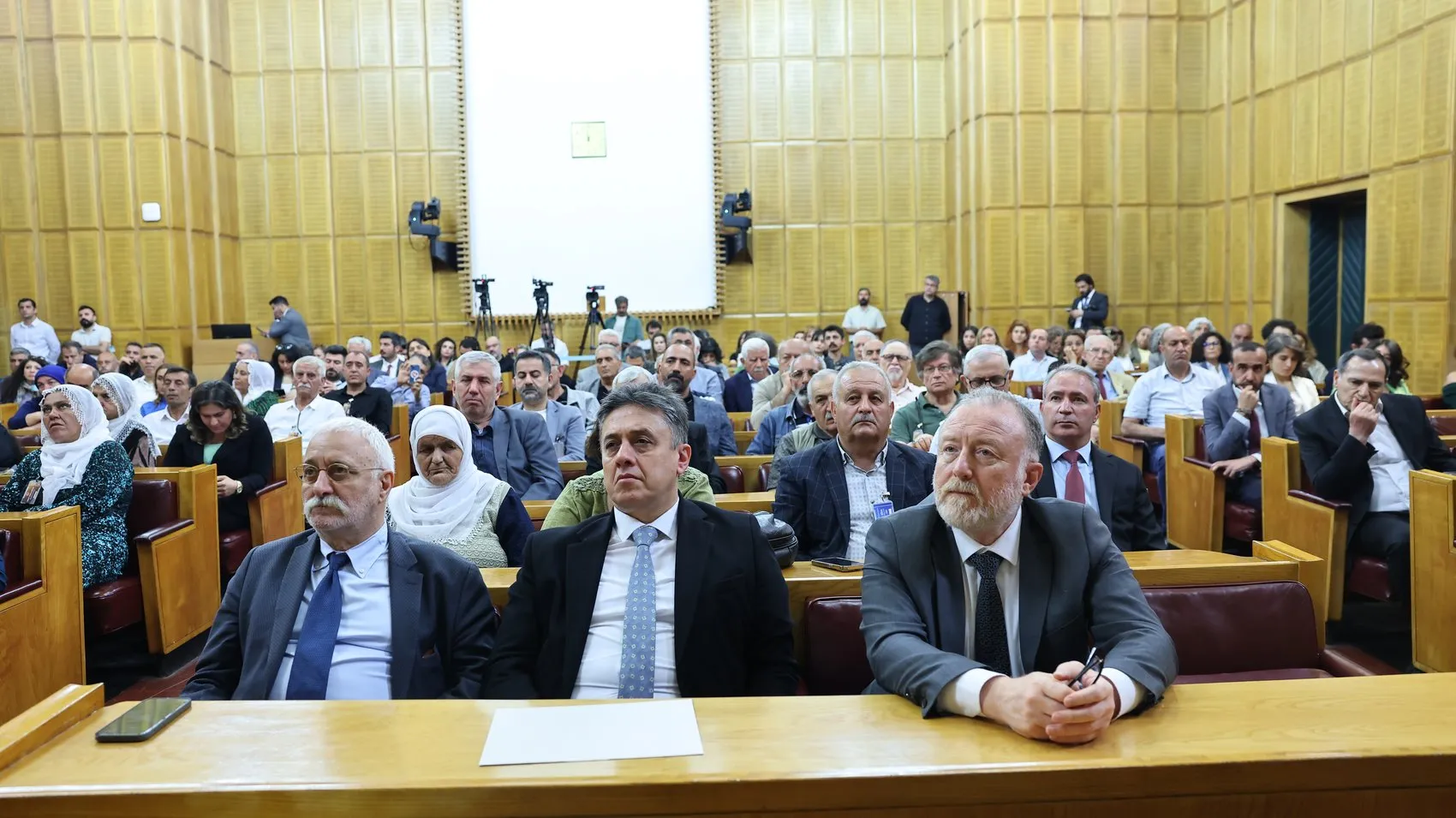 Bakırhan'dan CHP kararına sert tepki Siyasetin kapısı kırılıyor