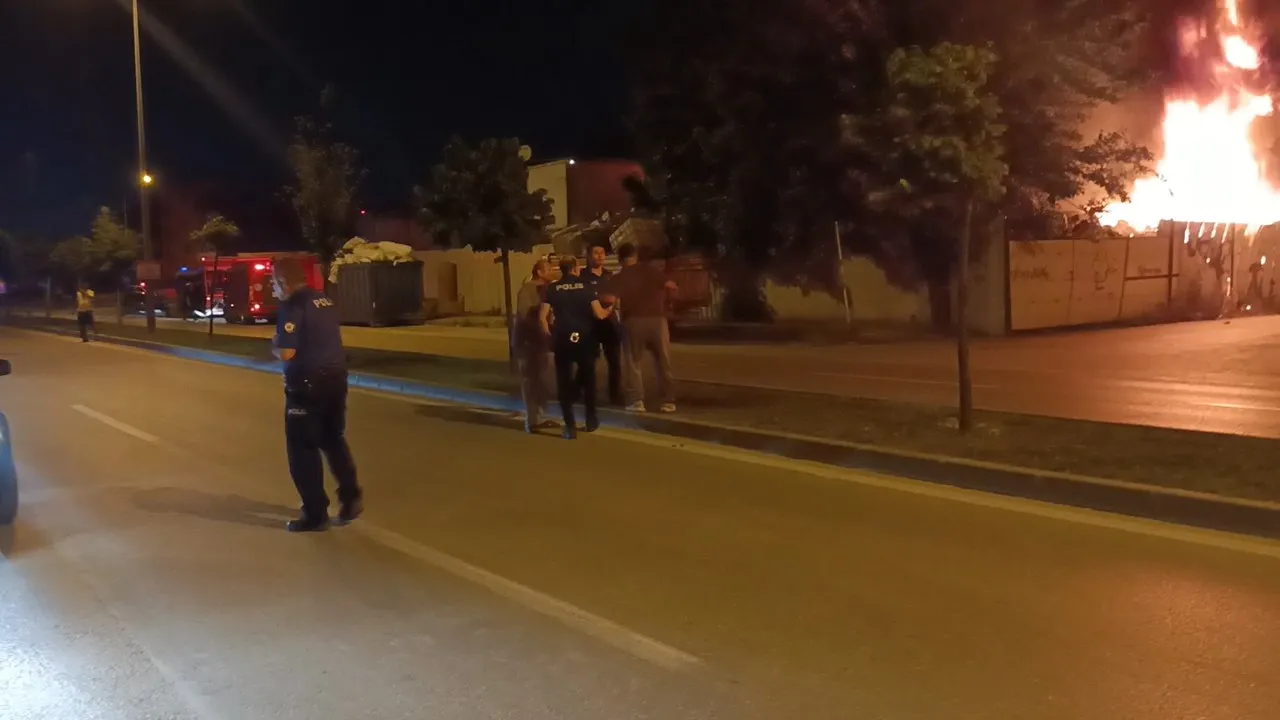 Bursa'da geri dönüşüm tesisini alevler sardı