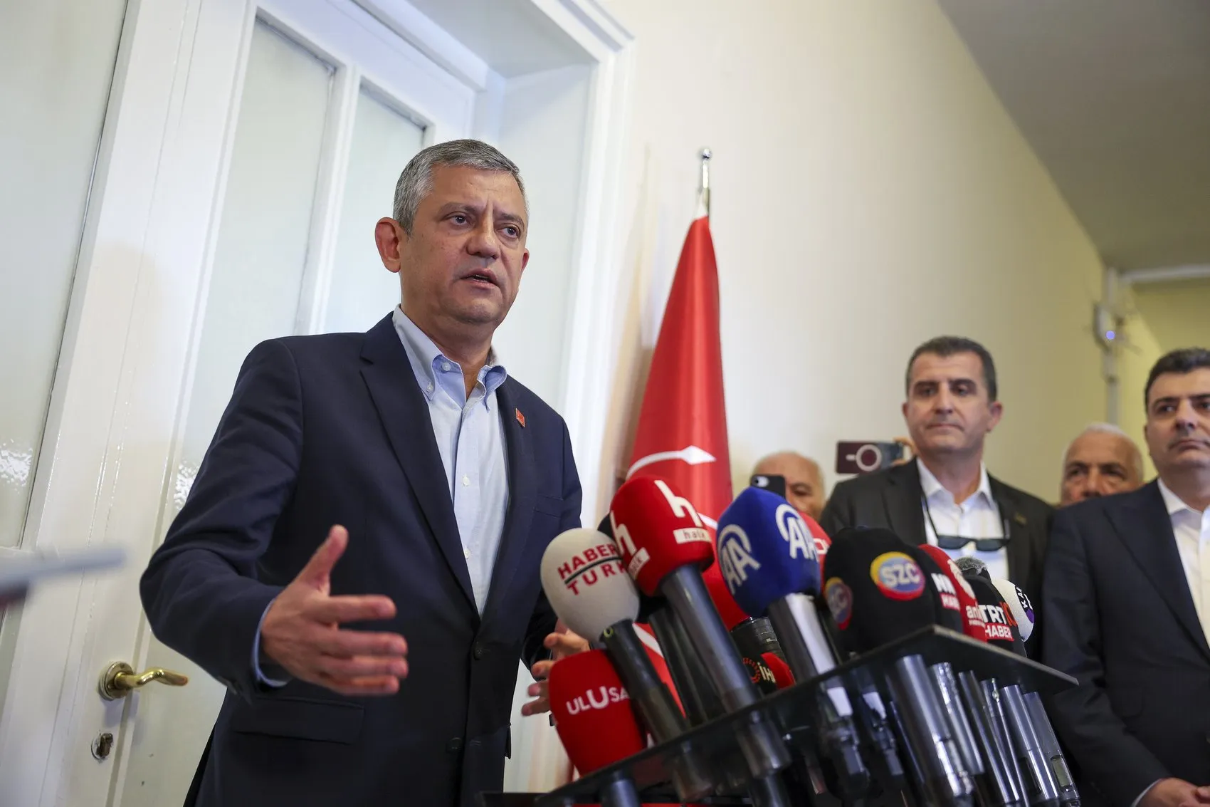 CHP’de grup toplantısı krizi Özel kürsüye çıkıyor