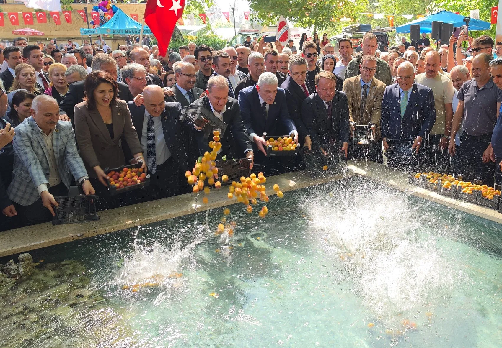 Dervişoğlu Mersin’den seslendi Yargı eliyle siyaset dizayn edilemez
