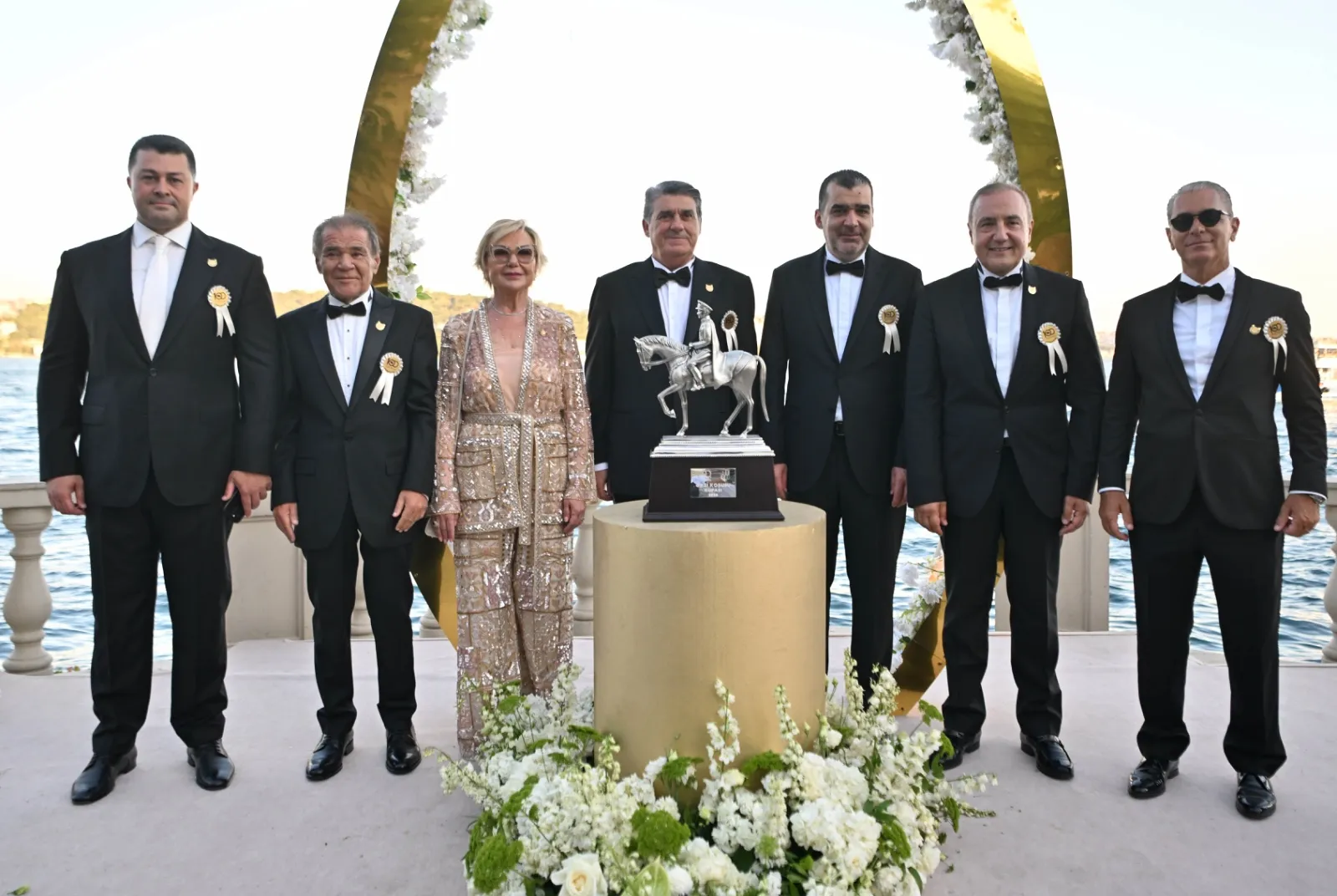 Asırlık derbi öncesi İstanbul semalarında görsel şölen