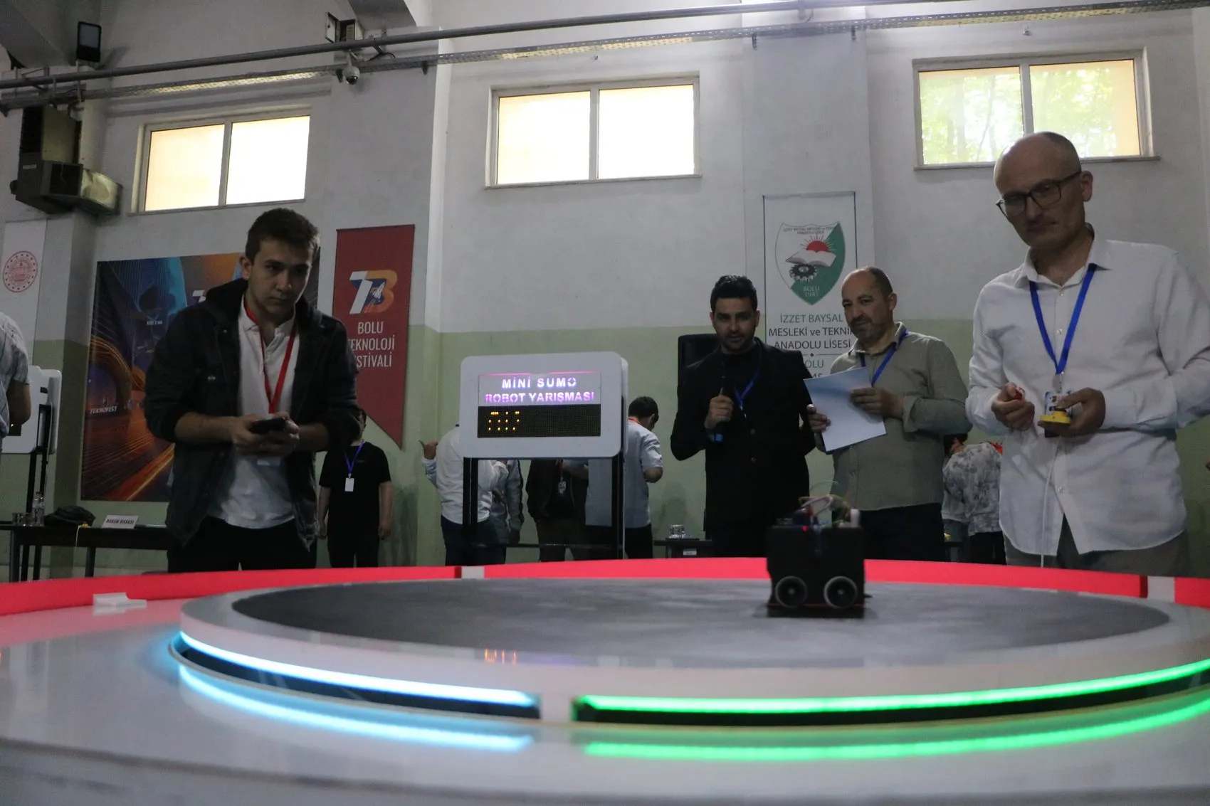 Bolulu öğrencilerin robotları hünerlerini sergiledi