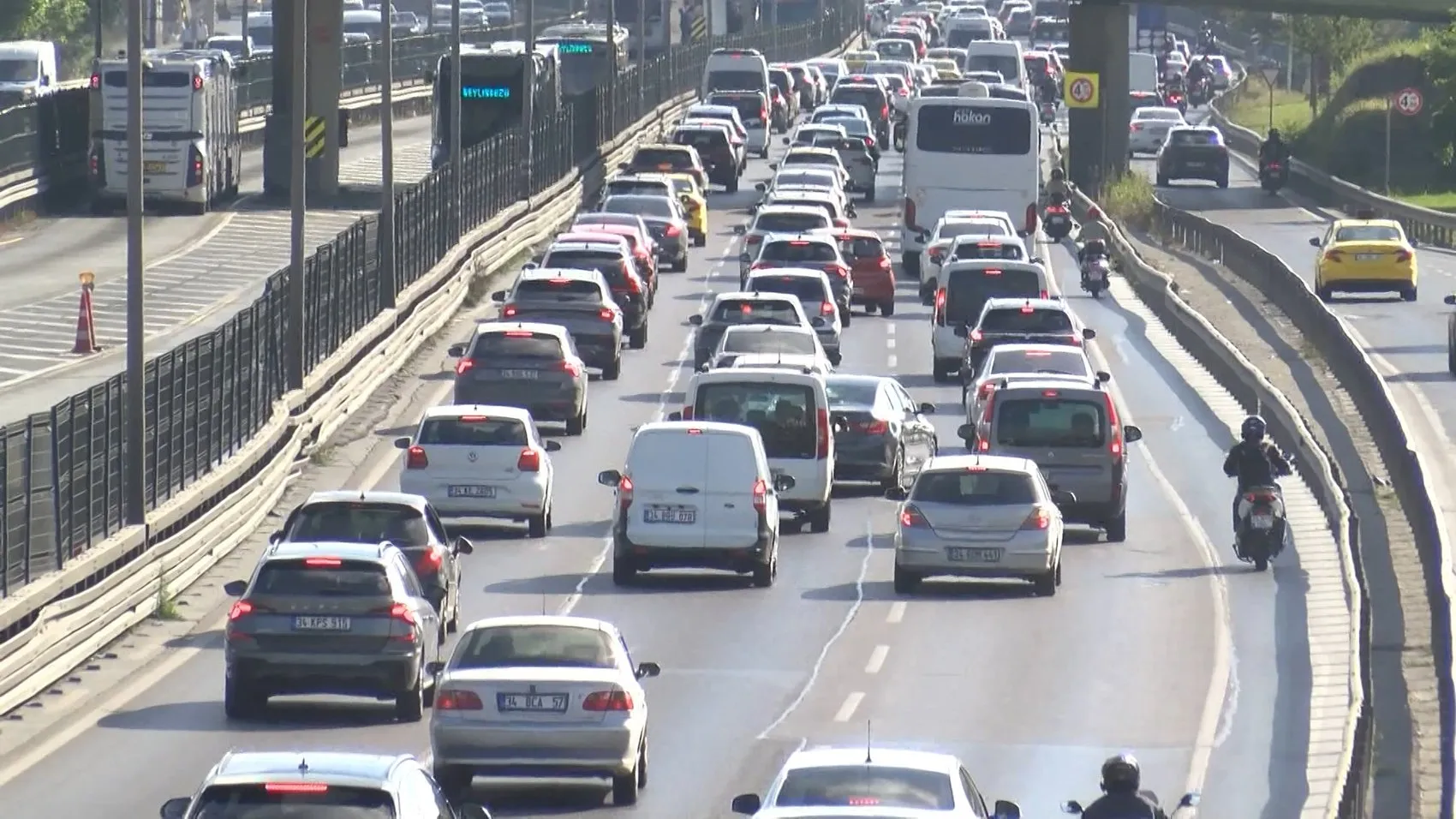 İstanbul trafiğinde pazartesi sabahı kabusu
