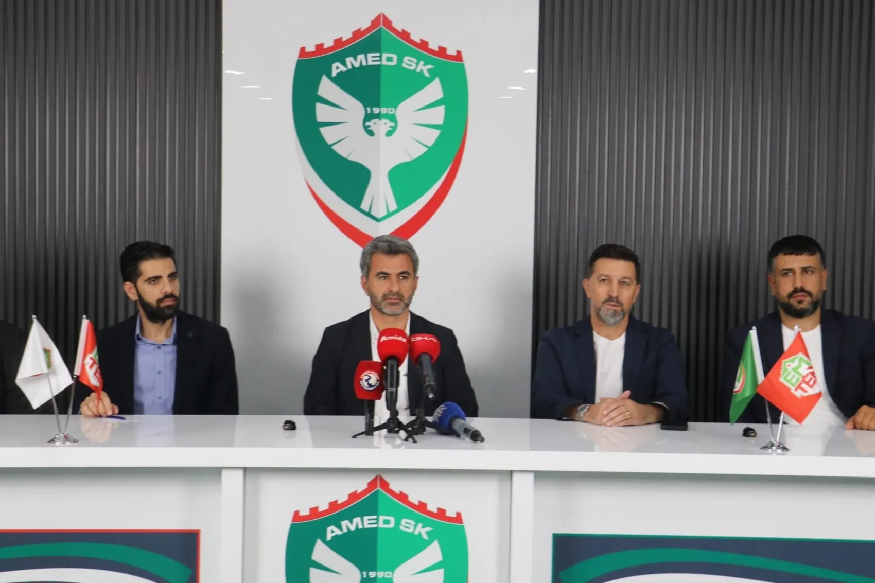 Amedspor rotayı Besnik Hasi’ye kırdı