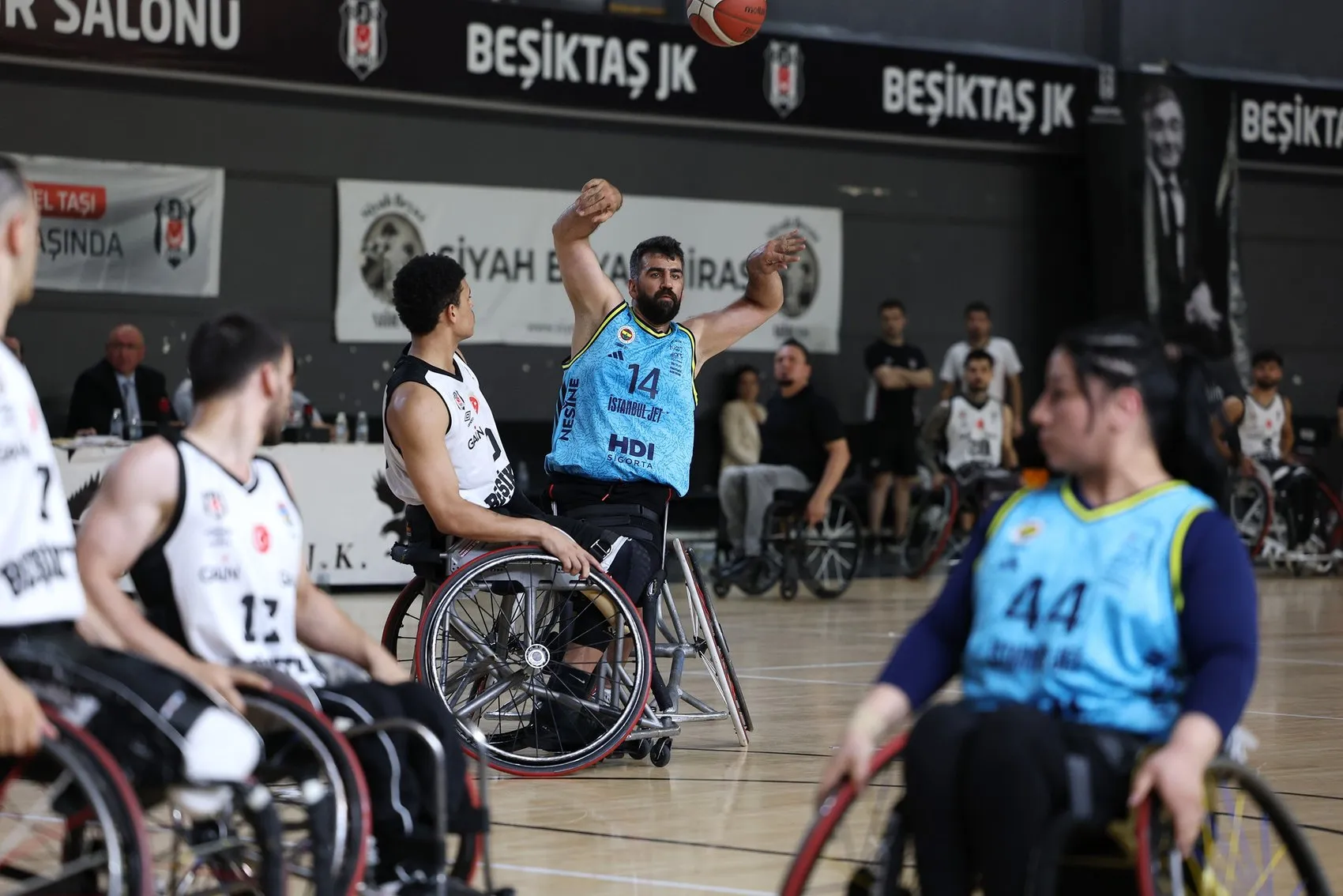 Fenerbahçe İstanbul Jet ligde zirveye kuruldu