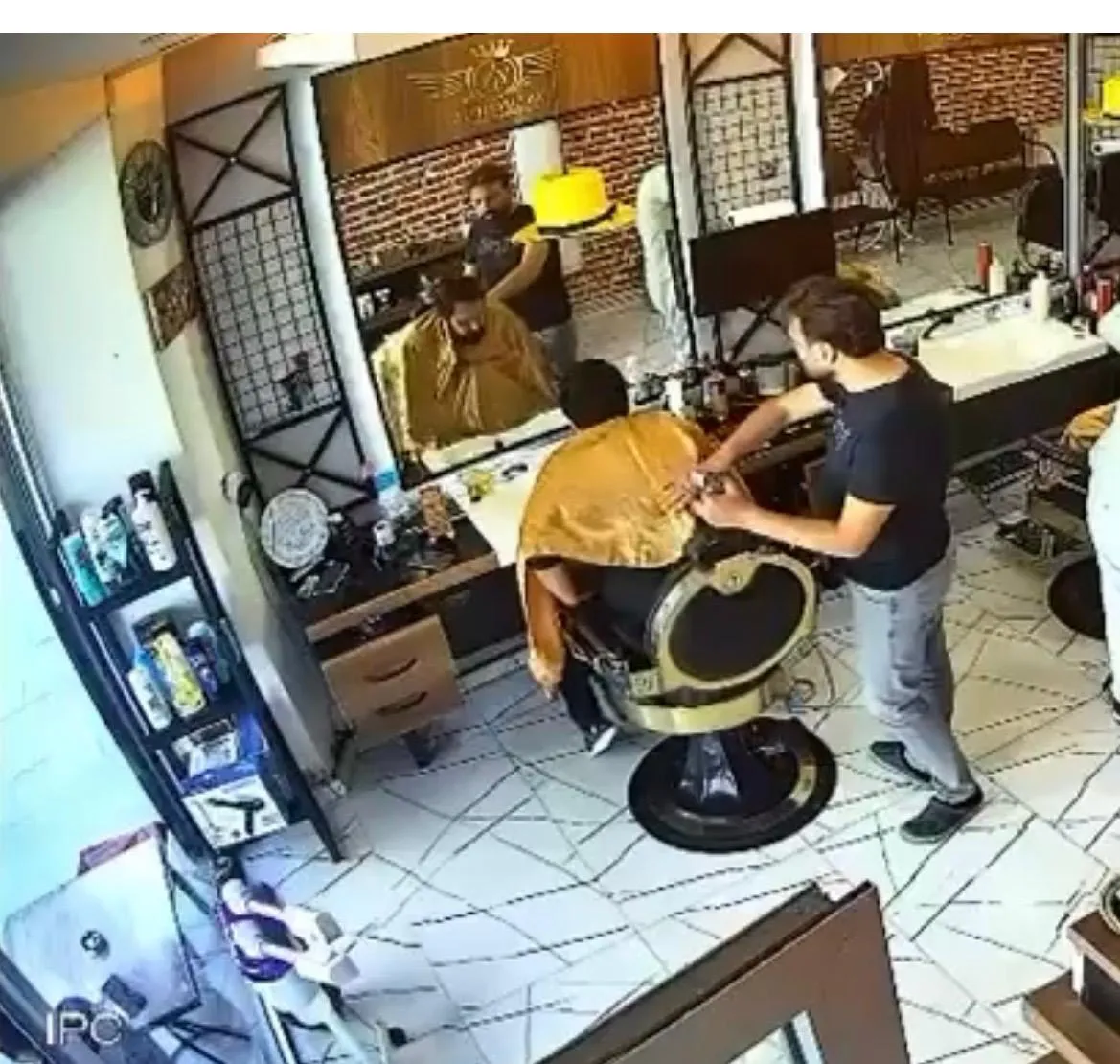 Kuaförün dikkati müşterisinin hayatını kurtardı