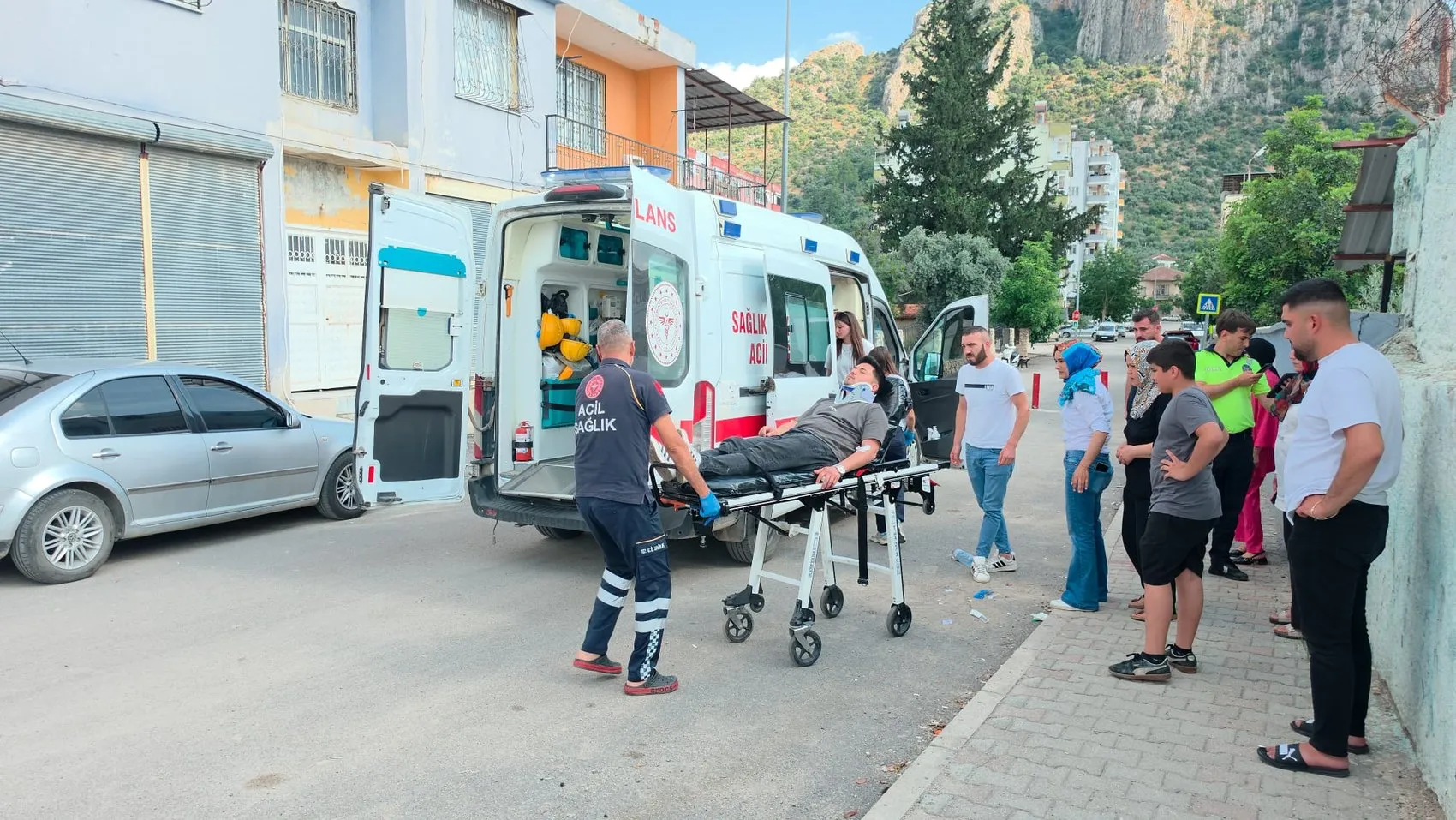Kozan'da kavşak kazası kameraya yansıdı
