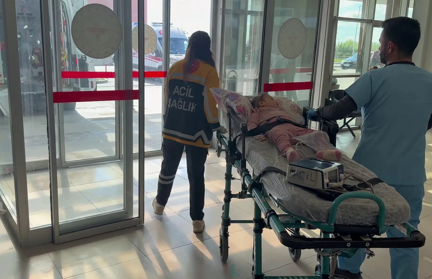 Van ve Muş'tan iki bebek için acil hava köprüsü kuruldu
